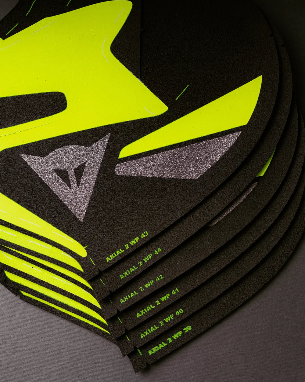 Piese serigrafiate Dainese Axial 2 WP, negru cu galben-neon, mărimi diferite - Antel Print
