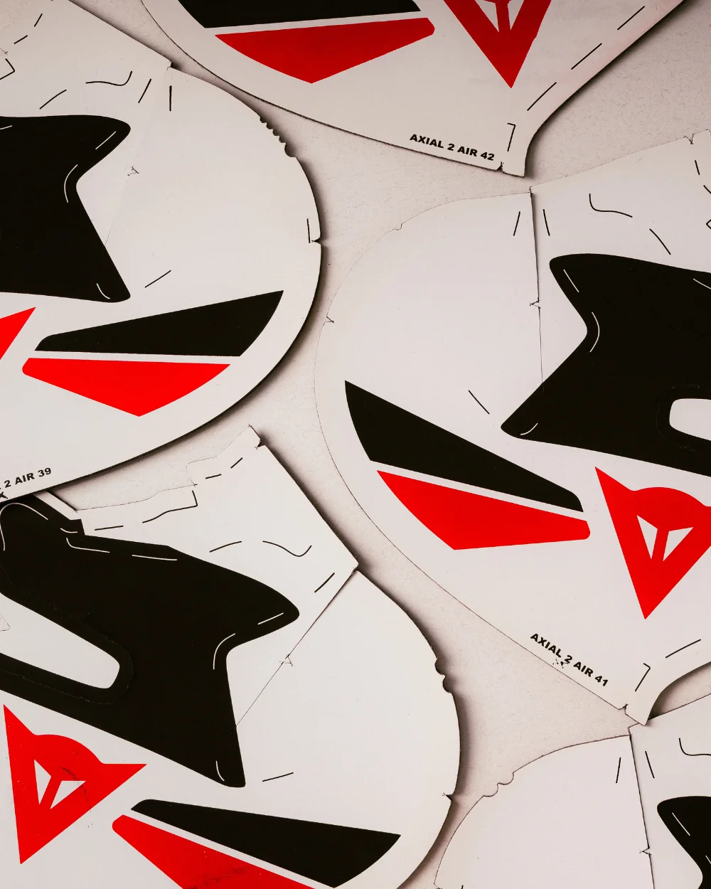 Șabloane serigrafie Dainese Axial 2 Air, fond alb cu negru și roșu - Antel Print